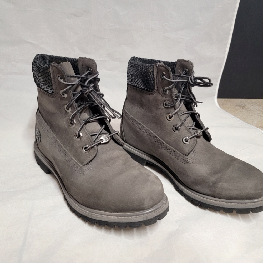 Timberland dark Grey boots with snakeskin. Size 9